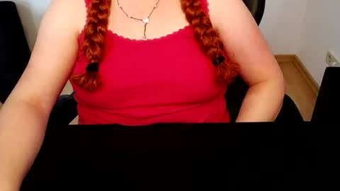 Snapshot of elly_petite chatting on July 17, 6:53 am Elly online show from July 17, 6:53 am