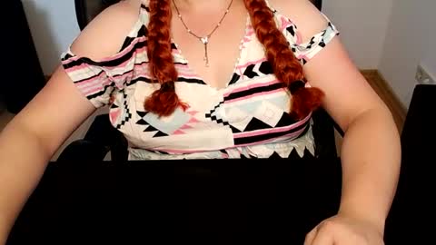 Snapshot of elly_petite chatting on July 20, 6:28 am Elly online show from July 20, 6:28 am