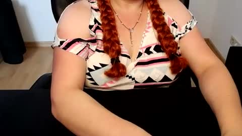 Snapshot of elly_petite chatting on July 20, 11:23 am Elly online show from July 20, 11:23 am