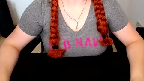Snapshot of elly_petite chatting on July 23, 6:33 am Elly online show from July 23, 6:33 am