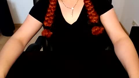 Snapshot of elly_petite chatting on July 24, 6:55 am Elly online show from July 24, 6:55 am