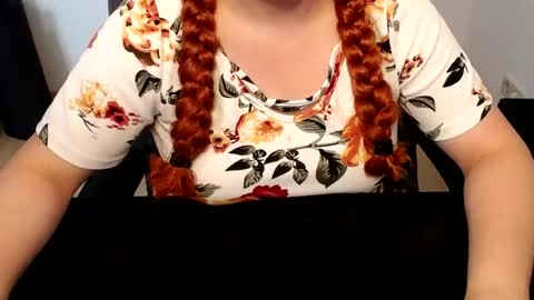 Snapshot of elly_petite chatting on July 27, 7:04 am Elly online show from July 27, 7:04 am