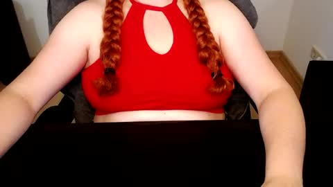 Snapshot of elly_petite chatting on July 31, 6:24 am Elly online show from July 31, 6:24 am