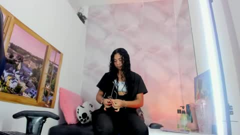 ellybloom online show from June 15, 1:13 pm