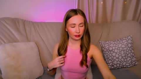  Elly  online show from March 17, 3:33 am