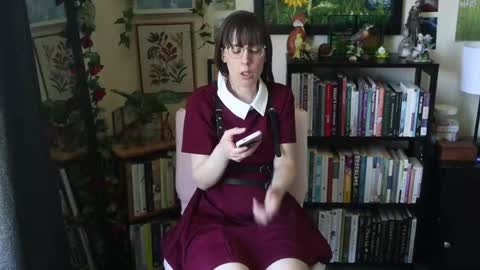 Elly Naomi online show from June 6, 5:17 pm