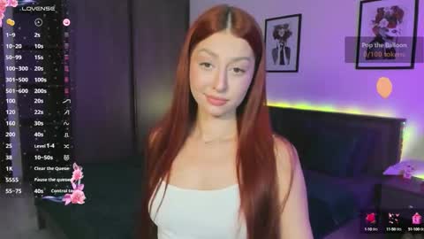 Snapshot of ellypeach chatting on October 8, 12:25 pm EllyPeach online show from October 8, 12:25 pm