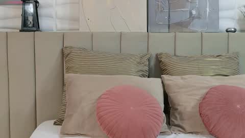 Snapshot of ellyross_ chatting on November 23, 5:07 am EllyRoss online show from November 23, 5:07 am