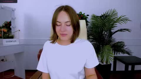 Snapshot of elma_lily chatting on November 14, 7:18 am elma_lily online show from November 14, 7:18 am