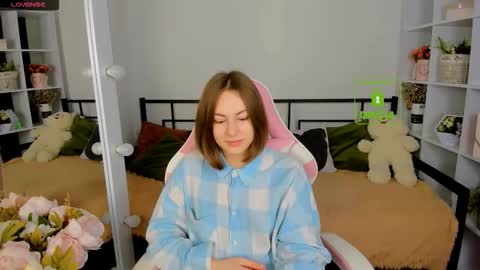 Snapshot of elma_lily chatting on December 15, 6:50 am elma_lily online show from December 15, 6:50 am