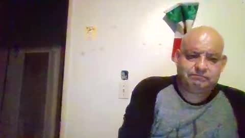 Snapshot of elmario24 chatting on September 30, 3:00 am elmario24 online show from September 30, 3:00 am