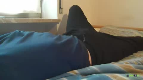 Snapshot of elmoro101 chatting on October 12, 1:43 pm elmoro101 online show from October 12, 1:43 pm