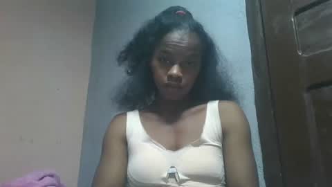 elodie228680 online show from April 29, 5:22 am