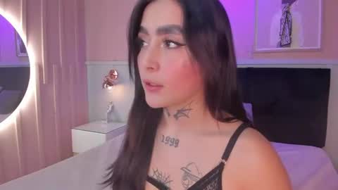 Snapshot of elodie_walker chatting on June 16, 12:08 pm Elodie online show from June 16, 12:08 pm