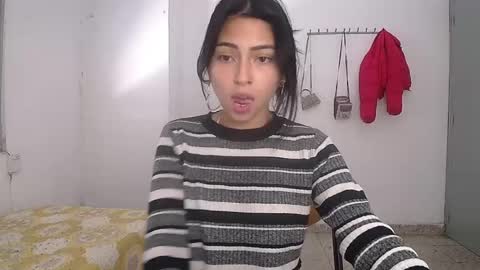 Snapshot of elody_j chatting on June 3, 8:39 am elody online show from June 3, 8:39 am