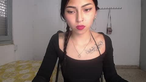 Snapshot of elody_j chatting on June 4, 8:20 am elody online show from June 4, 8:20 am