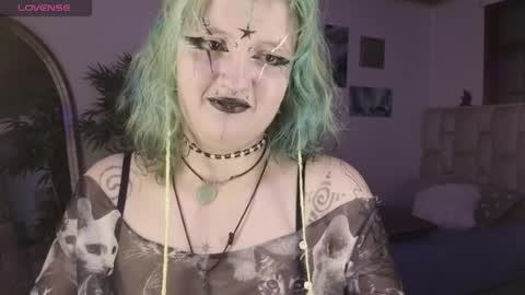 Snapshot of eloisee_ chatting on May 6, 4:41 am Eloise . online show from May 6, 4:41 am
