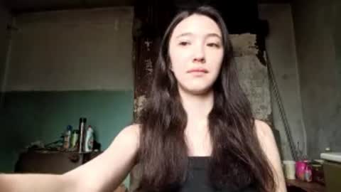 Snapshot of elouisevallian chatting on June 22, 2:35 am Elara online show from June 22, 2:35 am