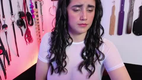 elowen_halley1 online show from April 27, 7:01 pm