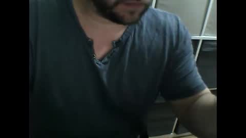 Snapshot of elpeladilla chatting on January 8, 1:00 am elpeladilla online show from January 8, 1:00 am