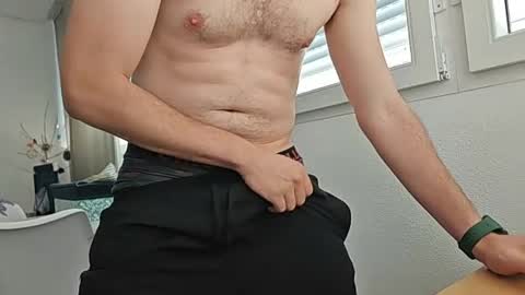 Snapshot of elrubiyo25 chatting on July 8, 12:31 pm elrubiyo25 online show from July 8, 12:31 pm