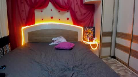 Elsa  online show from January 10, 4:42 pm