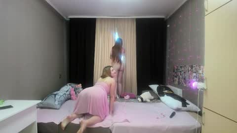 Elsa  online show from March 30, 3:40 am