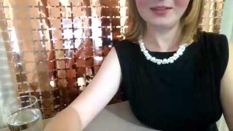 Snapshot of elsamartinez chatting on September 22, 6:21 pm ElsaMartinez online show from September 22, 6:21 pm