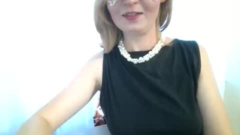 Snapshot of elsamartinez chatting on September 24, 2:42 pm ElsaMartinez online show from September 24, 2:42 pm