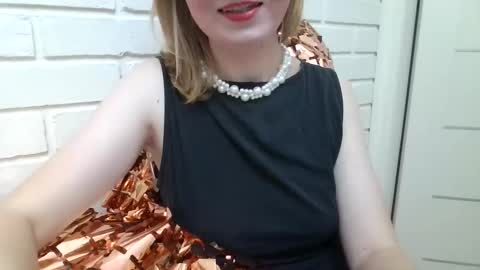 Snapshot of elsamartinez chatting on November 3, 2:18 pm ElsaMartinez online show from November 3, 2:18 pm