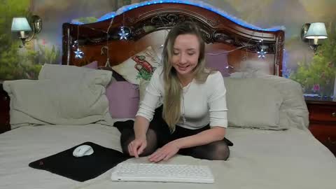 Snapshot of elvaarno chatting on January 10, 11:22 am ElvaArno online show from January 10, 11:22 am