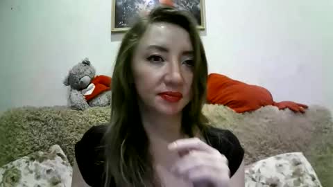 Snapshot of elvaarno chatting on October 18, 2:36 am ElvaArno online show from October 18, 2:36 am