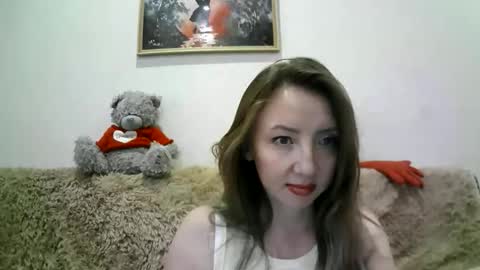 Snapshot of elvaarno chatting on October 23, 7:40 am ElvaArno online show from October 23, 7:40 am