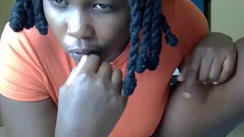 Snapshot of elvier_pretty chatting on October 19, 9:21 am flo online show from October 19, 9:21 am