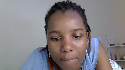 Snapshot of elvier_pretty chatting on November 2, 7:44 am flo online show from November 2, 7:44 am