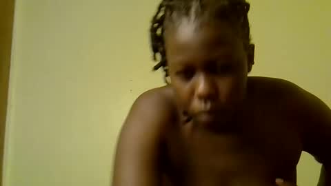 Snapshot of elvier_pretty chatting on December 22, 12:18 am flo online show from December 22, 12:18 am