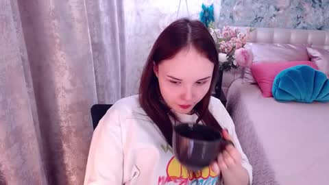 Snapshot of elvingbells chatting on December 3, 3:22 pm ElvingBells online show from December 3, 3:22 pm