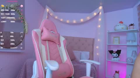 Snapshot of ely_cherry18 chatting on February 7, 12:20 am Ely online show from February 7, 12:20 am