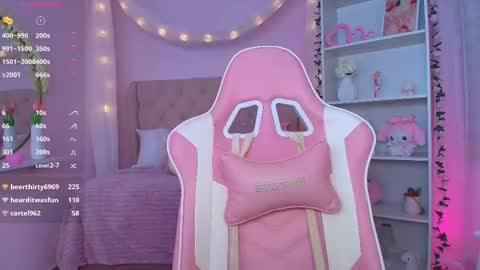 Snapshot of ely_cherry18 chatting on March 5, 3:29 am Ely online show from March 5, 3:29 am