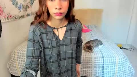 Snapshot of ely_slim chatting on February 20, 4:03 pm Elizabeth online show from February 20, 4:03 pm