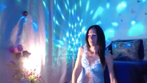 Elisa online show from September 26, 5:50 pm