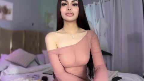 Snapshot of elyshunter chatting on November 27, 1:35 pm ElysHunter the girl will hunt you online show from November 27, 1:35 pm