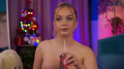 Elyssa online show from December 13, 8:04 pm