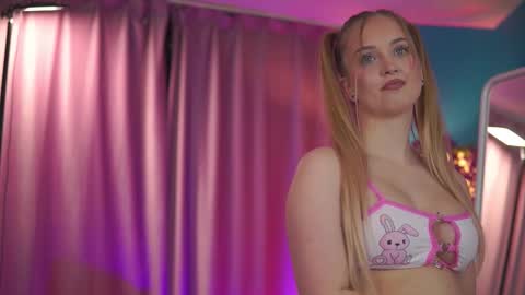 Elyssa online show from March 2, 7:10 pm