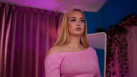 Elyssa online show from June 20, 7:05 pm
