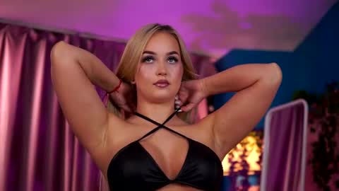 Elyssa online show from June 21, 7:05 pm