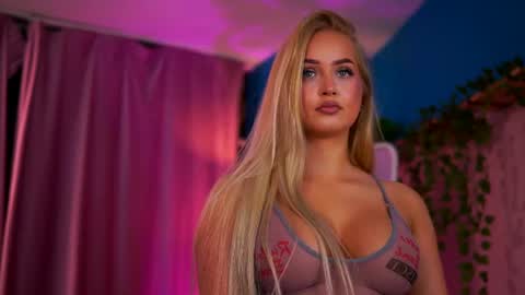 Elyssa online show from July 3, 7:09 pm