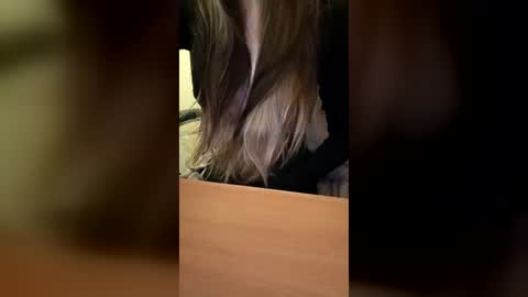 Snapshot of elza_com chatting on June 27, 4:06 am Elza Kom online show from June 27, 4:06 am