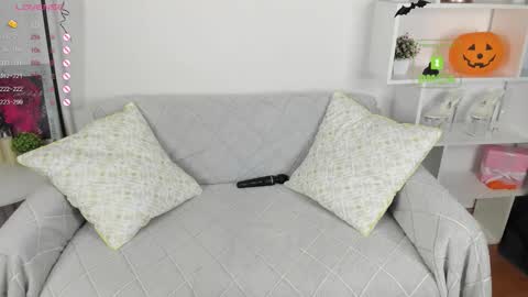 Snapshot of elzaglower chatting on November 2, 8:17 am Elza online show from November 2, 8:17 am