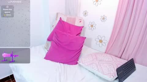 Snapshot of em_aa1 chatting on December 3, 10:41 pm A N D R E A online show from December 3, 10:41 pm